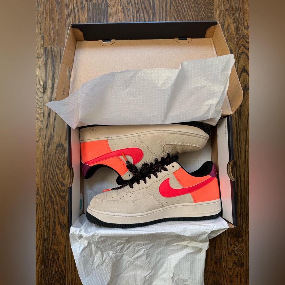 Men’s Nike Air Force One ‘07 lv8 pristine condition in original packaging